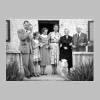 022-1402 Von rechts Pfarrer Seemann  mit Ehefrau und Tochter Wenda im Jahre 1953 .jpg